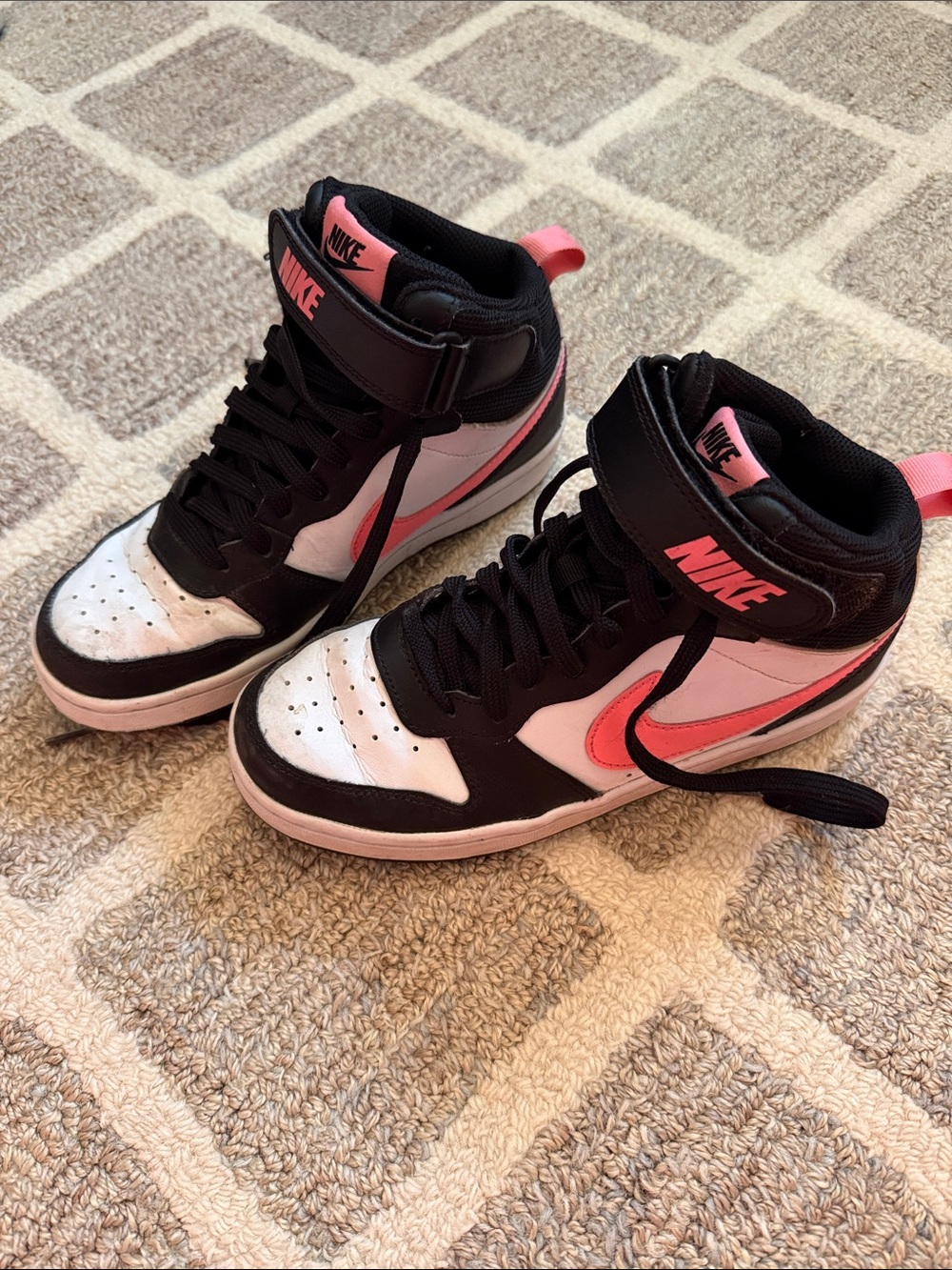 Nike Girls High-Top Sneakers in Black, White & Pink Accent